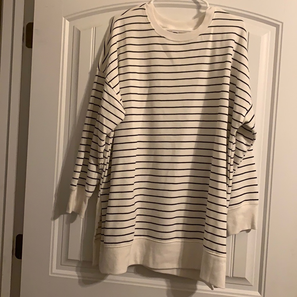 Old Navy Tunic Sweatshirt. Black and Cream. Size XL